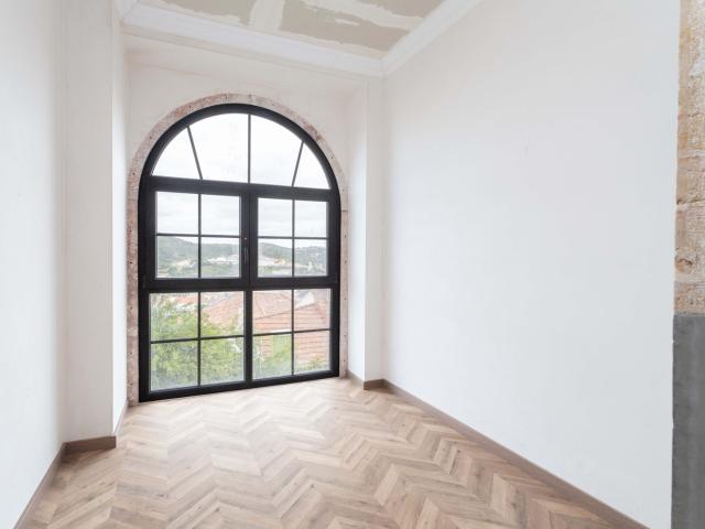 Descubra o Refúgio Perfeito: Apartamento Espetacular com Piscina e Jardim em Zona Privilegiada!