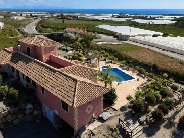 Descubre tu vida soñada en el sur de España con esta exclusi. 474m² Águilas