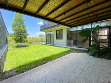 ¡Descubre tu Nuevo Hogar en Lomas del Campanario! Residencia de Autor