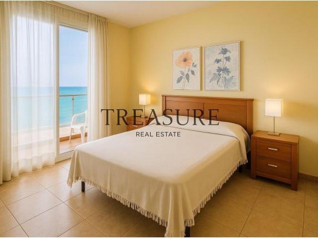 Descubre tu refugio junto al mar en este luminoso apartamento de dos dormitorios en La Manga
