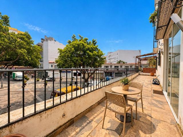 Descubre una oportunidad única para vivir o invertir en una. 94m² Torremolinos