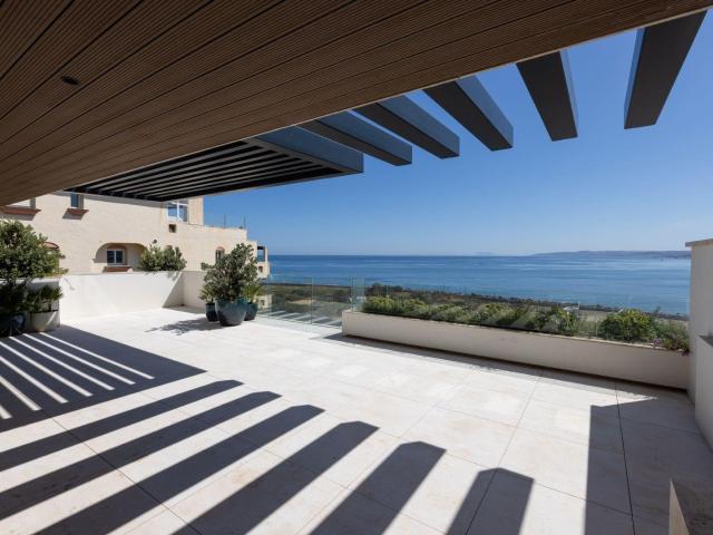 ¡Descubre el paraíso en la Costa del Sol! Este exclusivo pis. 200m² Estepona