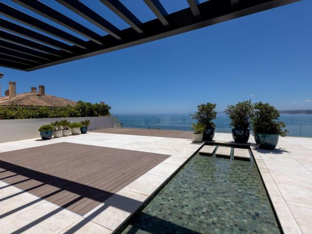 ¡Descubre el paraíso en la Costa del Sol! Exclusivo Ático Dú. 203m² Estepona
