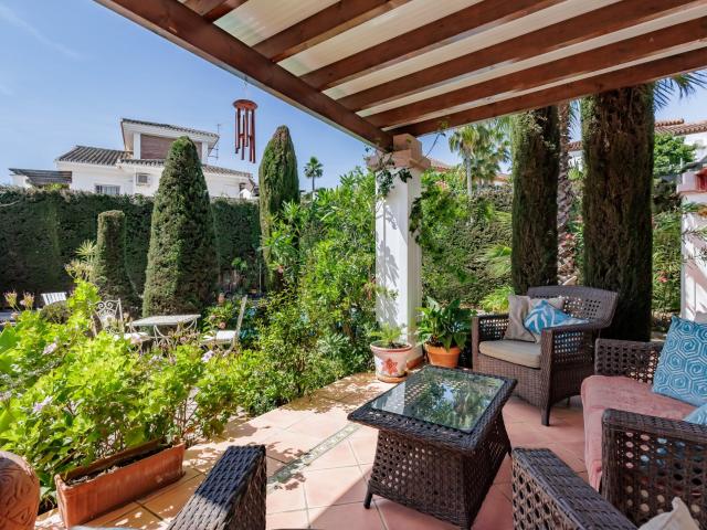 Descubre esta magnífica villa independiente de 4 dormitorios. 298m² Coín