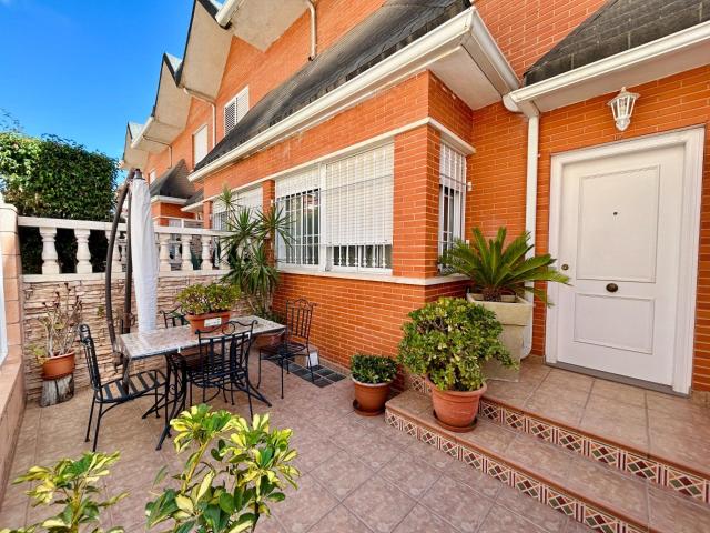 Descubre esta magnífica vivienda unifamiliar, ubicada en una. 143m² Elche