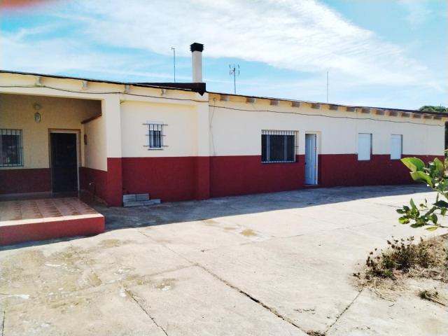 Descubre esta magnífica finca rústica ubicada en la tranquil. 140m² Punta Umbría