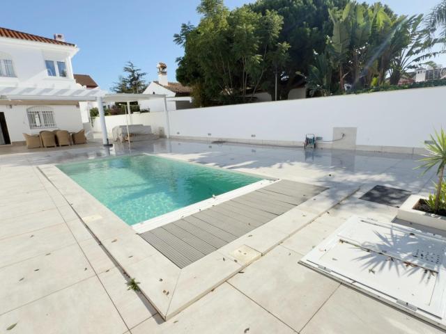 Descubre esta magnífica propiedad pareada ubicada en la dese. 135m² Isla Cristina