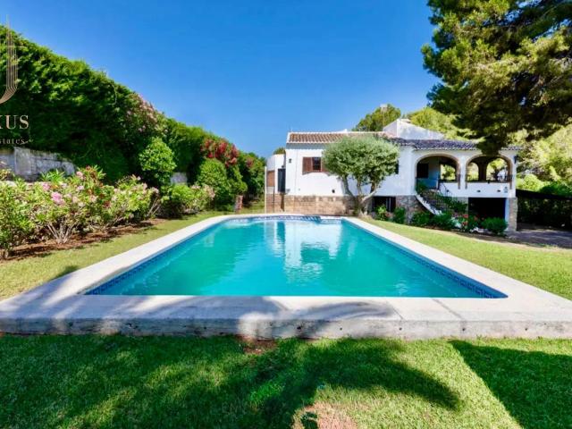 Descubre esta magnífica propiedad ubicada en una de las zona. 225m² Jávea Xabia