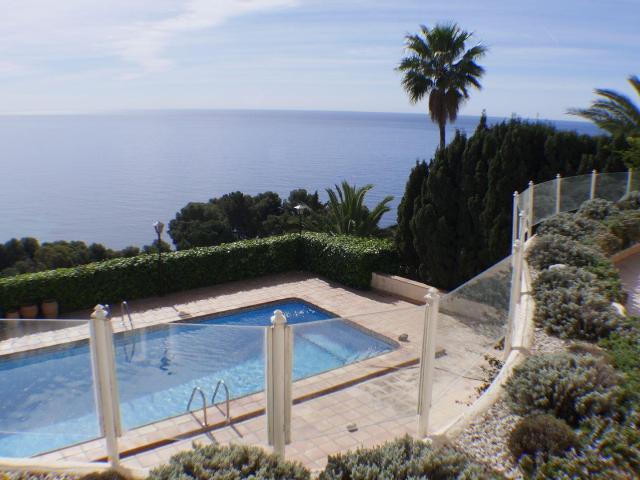Descubre esta maravillosa villa situada en una de las zonas. 470m² Altea