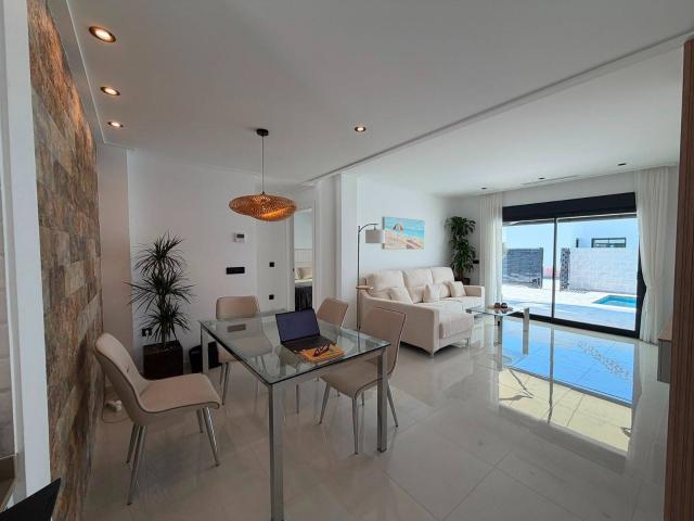 Descubre esta exclusiva promoción de viviendas independiente. 108m² San Fulgencio