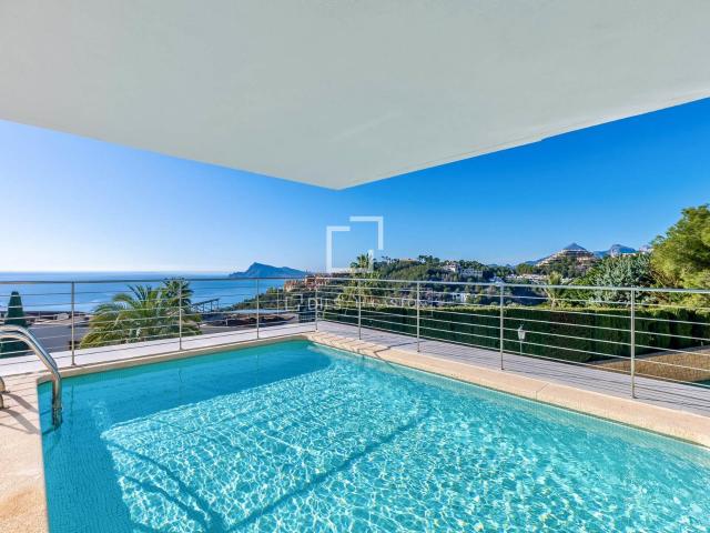 Lucas Fox presenta esta encantadora casa de tres plantas en. 236m² Altea