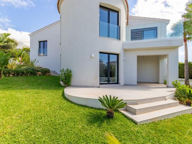 Descubre esta impresionante villa moderna en Cumbre del Sol. 412m² Benitachell