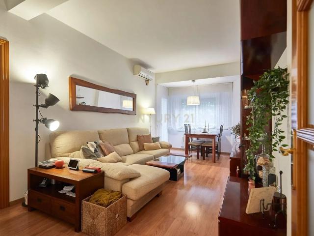Descubre esta luminosa vivienda situada en la calle Bailen, junto al Passeig de Sant Joan, en pleno corazón de la Dreta de l’Eixample