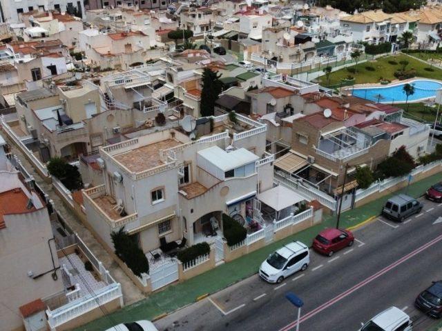 Descubre esta luminosa y acogedora vivienda adosada ubicada. 85m² Los Balcones