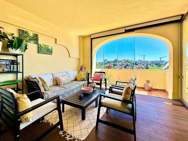 Descubre este exclusivo apartamento en venta en Doña Lucia Resort, Estepona