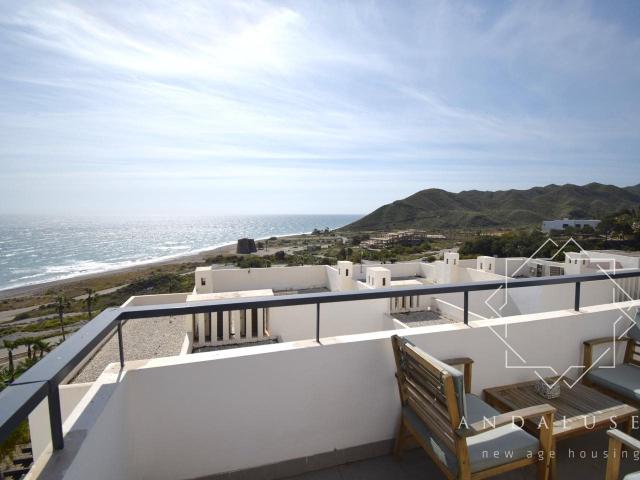 Descubre este encantador apartamento de dos dormitorios y do. 84m² Mojácar