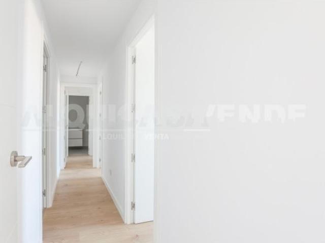 Descubre este espectacular piso de obra nueva ubicado en la codiciada zona de Entrenúcleos, Dos Herm