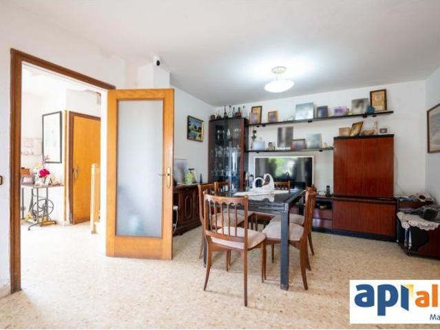 Descubre este impresionante chalet situado en la tranquila zona de Can Gelat en Santa Susana