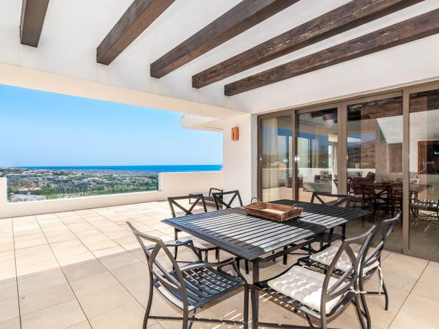 Descubre este impresionante ático de 3 dormitorios, ubicado. 316m² Benahavís