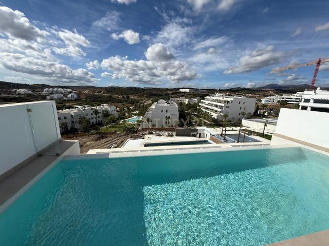Descubre este impresionante ático nuevo en Estepona, Málaga