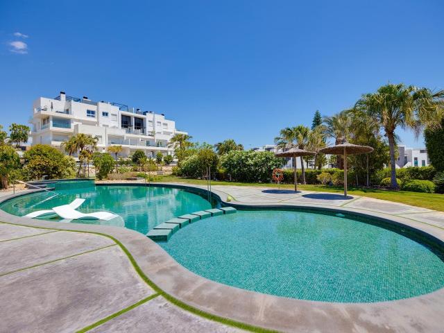 Descubre este impresionante ático seminuevo en Punta Prima. 99m² Orihuela Costa