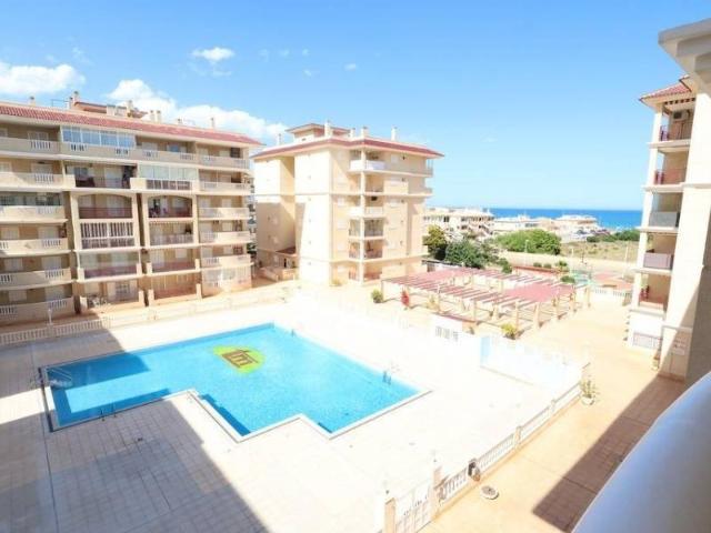 Descubre este luminoso apartamento en tercera planta con asc. 67m² Torrevieja