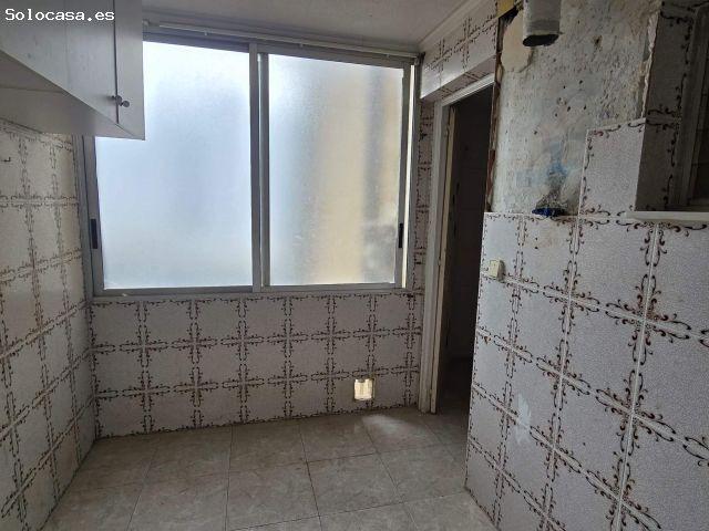 Descubre este Piso en Elche ¡Tu Oportunidad de Reforma! ?️✨