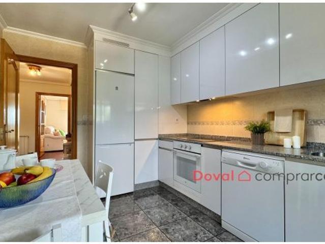 Descubre este precioso ático de 3 habitaciones con terraza en zona céntrica de Tui