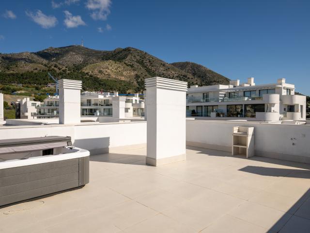 Descubre la esencia de la vida moderna y minimalista en este. 177m² Fuengirola