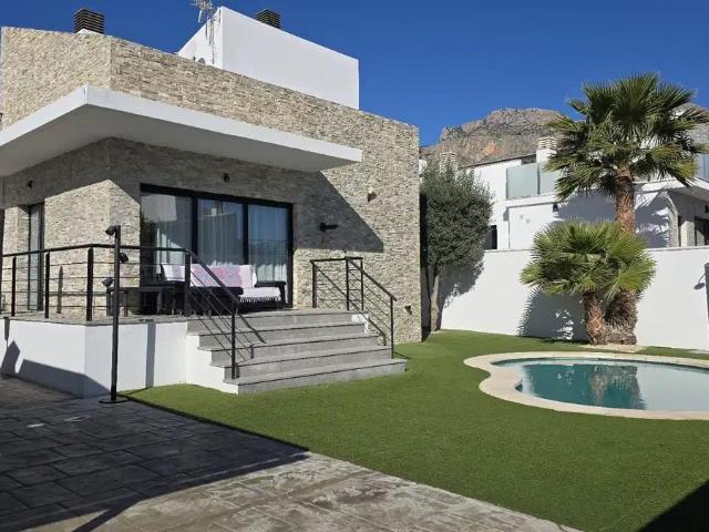 Descubre la Esencia de la Vida Moderna en Polop 110m² Polop