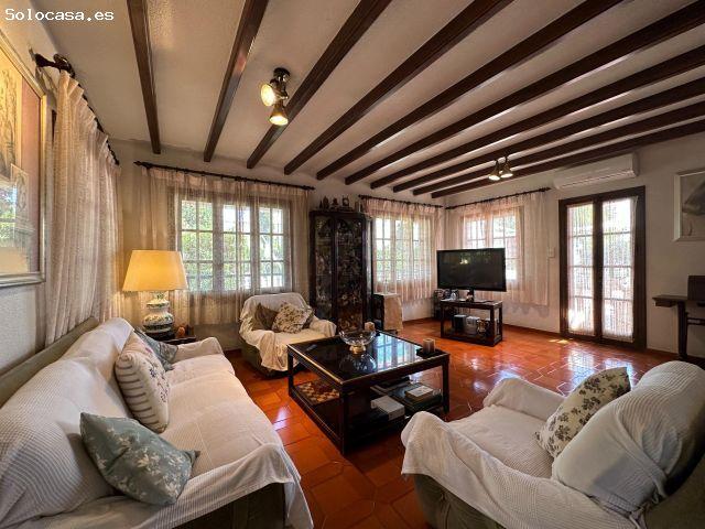 ¡Descubre la Joya de Bonavista! Amplio Chalet Independiente con Infinitas Posibilidades en Elche