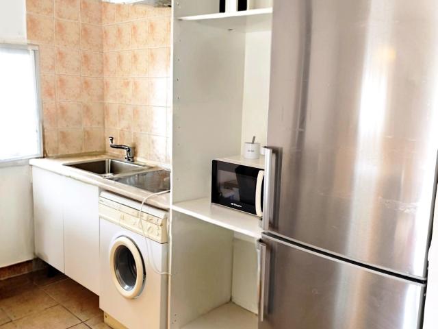 Desde Carihuela sol, InmoConchiAIO presenta esta casita de campo en urbanización tranquila y muy cerquita de Madrid