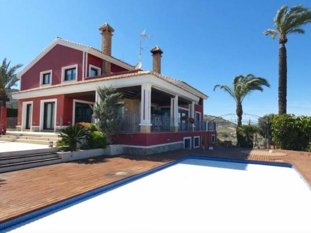 Desde nuestra agencia inmobiliaria nos complace presentarle. 700m² Algorfa