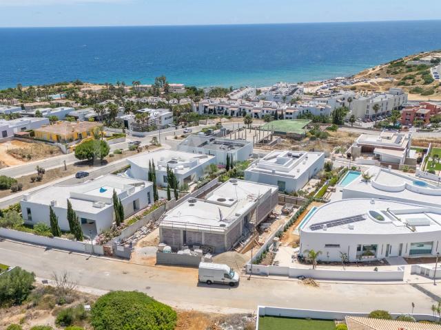 Desenvolvimento Novo | Villa T3 de Luxo em Porto de Mós em C. 205m² Lagos Santa Maria