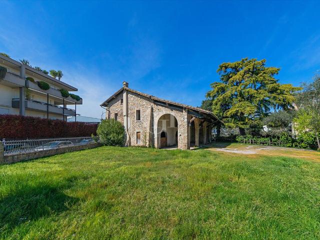 Urokliwe rustico 370 m² z dużym ogrodem i potencjałem