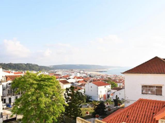 Desfrute da Vida Costeira na Nazaré: T1 Remodelado com Vista. 54m² Nazaré