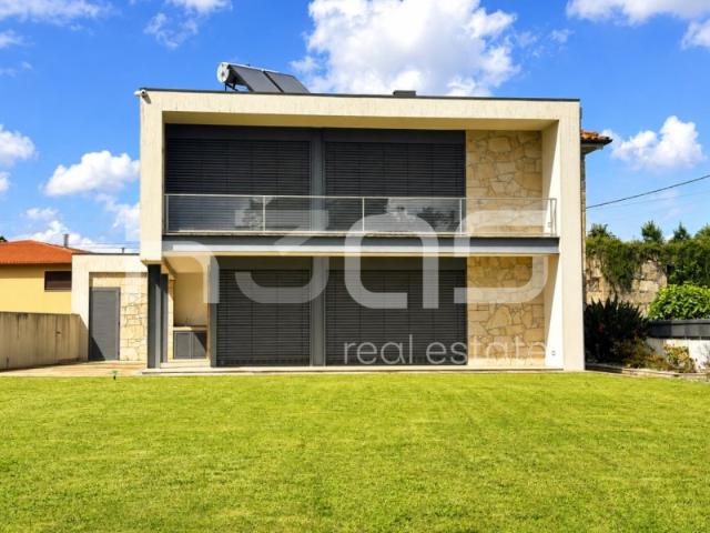Design, Conforto e Tranquilidade | Moradia T3 em Vila Verde