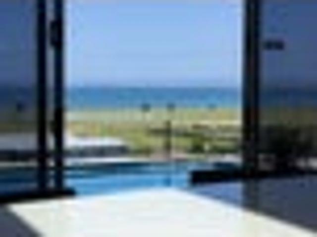DESIGN MEETS SUBTROPICAL BEACH LIFE 2 TITLES