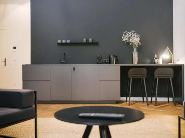Design Studio Apartment mit Balkon im sanierten Stilaltbau Winterhude