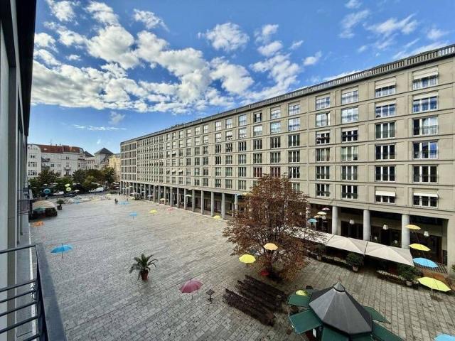 Design trifft Komfort: Möblierte Wohnung mit Wintergarten & Parkett im Herzen von Charlottenburg