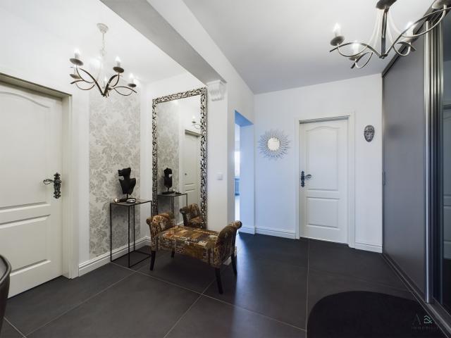 Design trifft Komfort: Top sanierte 3 Zimmer Wohnung mit Garten & Garage!