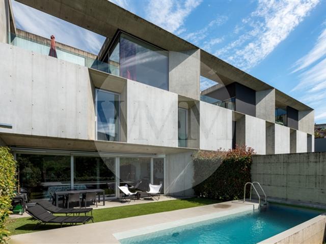 DESIGN VILLA MITTEN IM GRÜNEN MIT SWIMMINGPOOL UND SEEBLICK