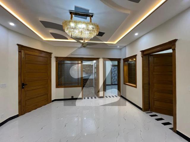 Designed For Family Living Built To Generate Income G 13/2