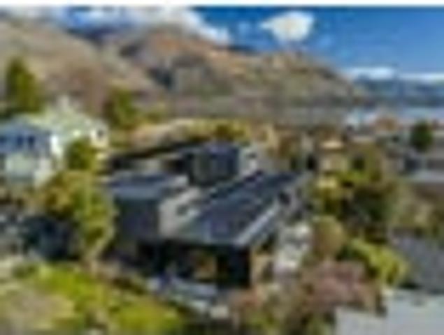 Designer Townhouse in the Heart of Wanaka