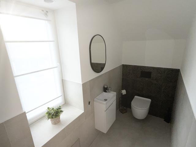 Designer apartment with 4 bedrooms, private parking, and terrace in Neumünster