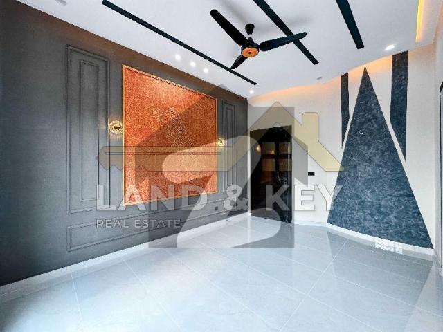 Designer House Available for sale Bahria Town Phase 8