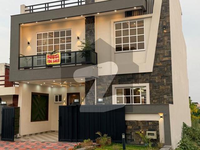 Designer House available for sale Jinnah Gardens Phase 1