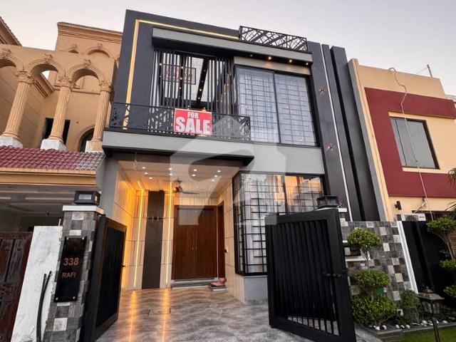 Designer House For Sale in Behria Town Lahore