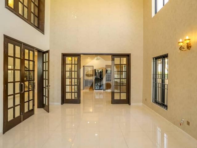 Designer Outclass House On Top Height Location Near Giga Mall / Central Park