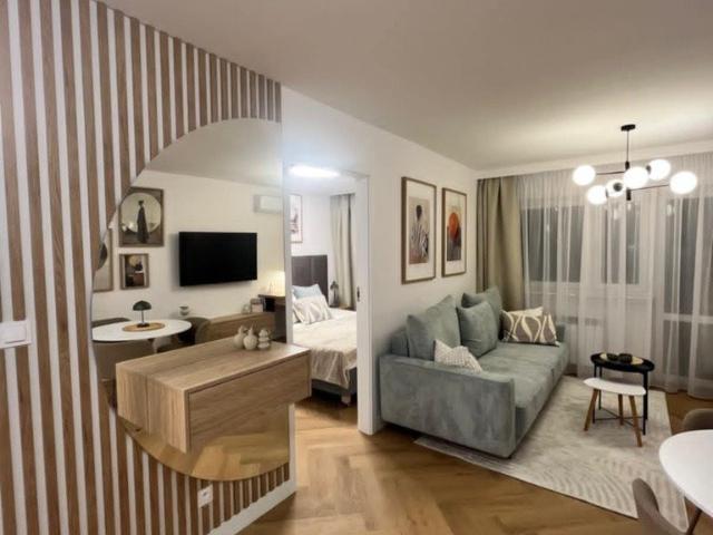 Designerski 2 pokojowy apartament w centrum Woli